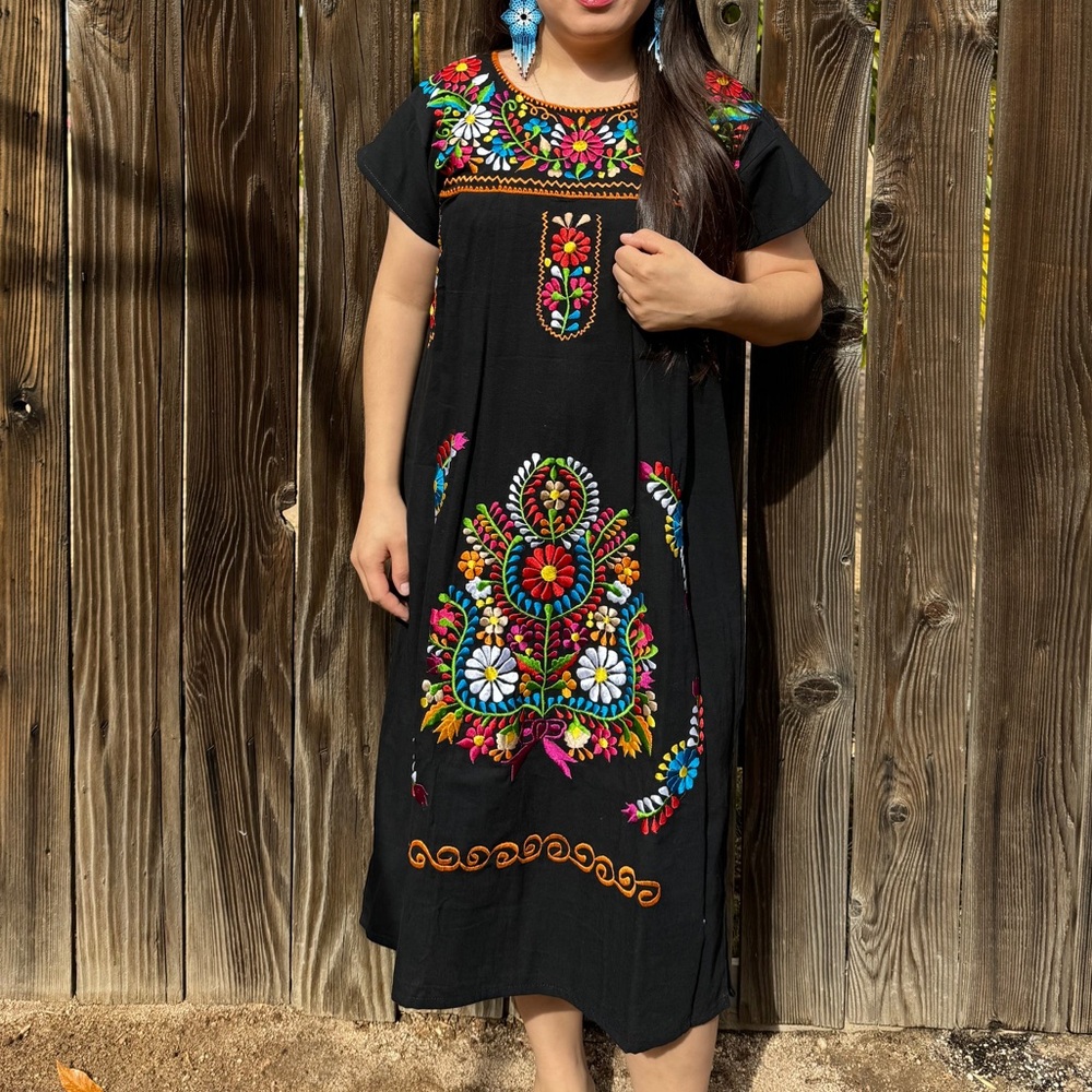Embroidered Mexican Dress Sz s/m